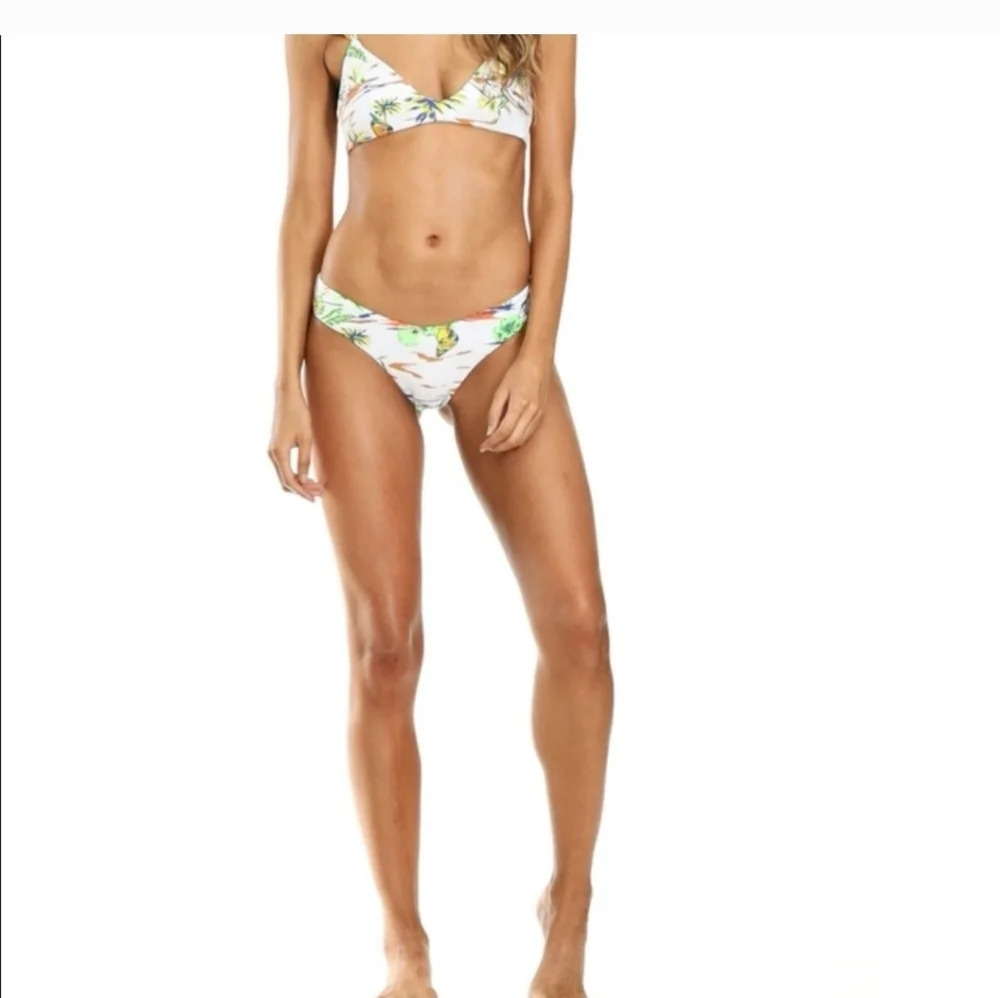 Maaji Double V-2 Pc Stay Simple Halles Ruffle Bralette and Bottoms Reversible Sm
